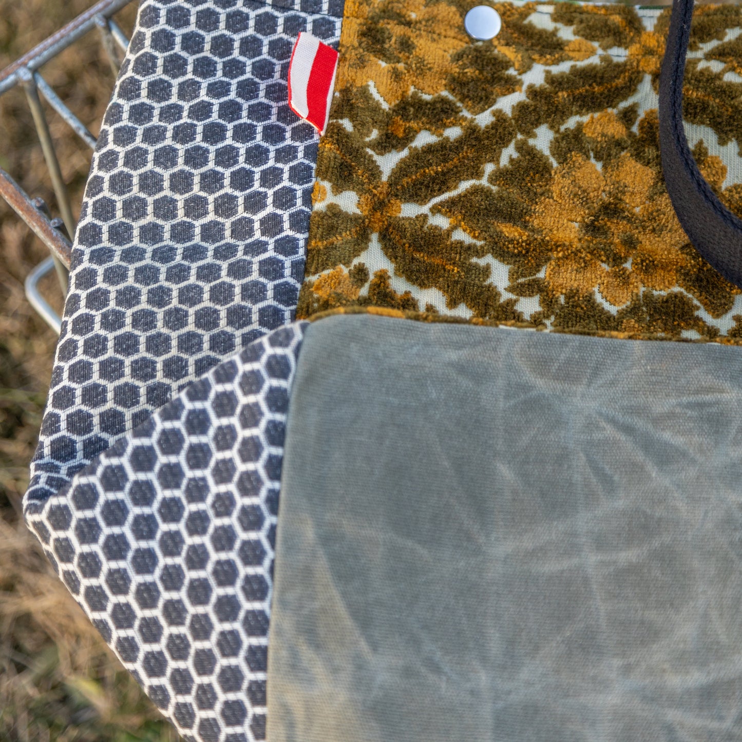 Shoulder bag in sculpted orange and honeycomb