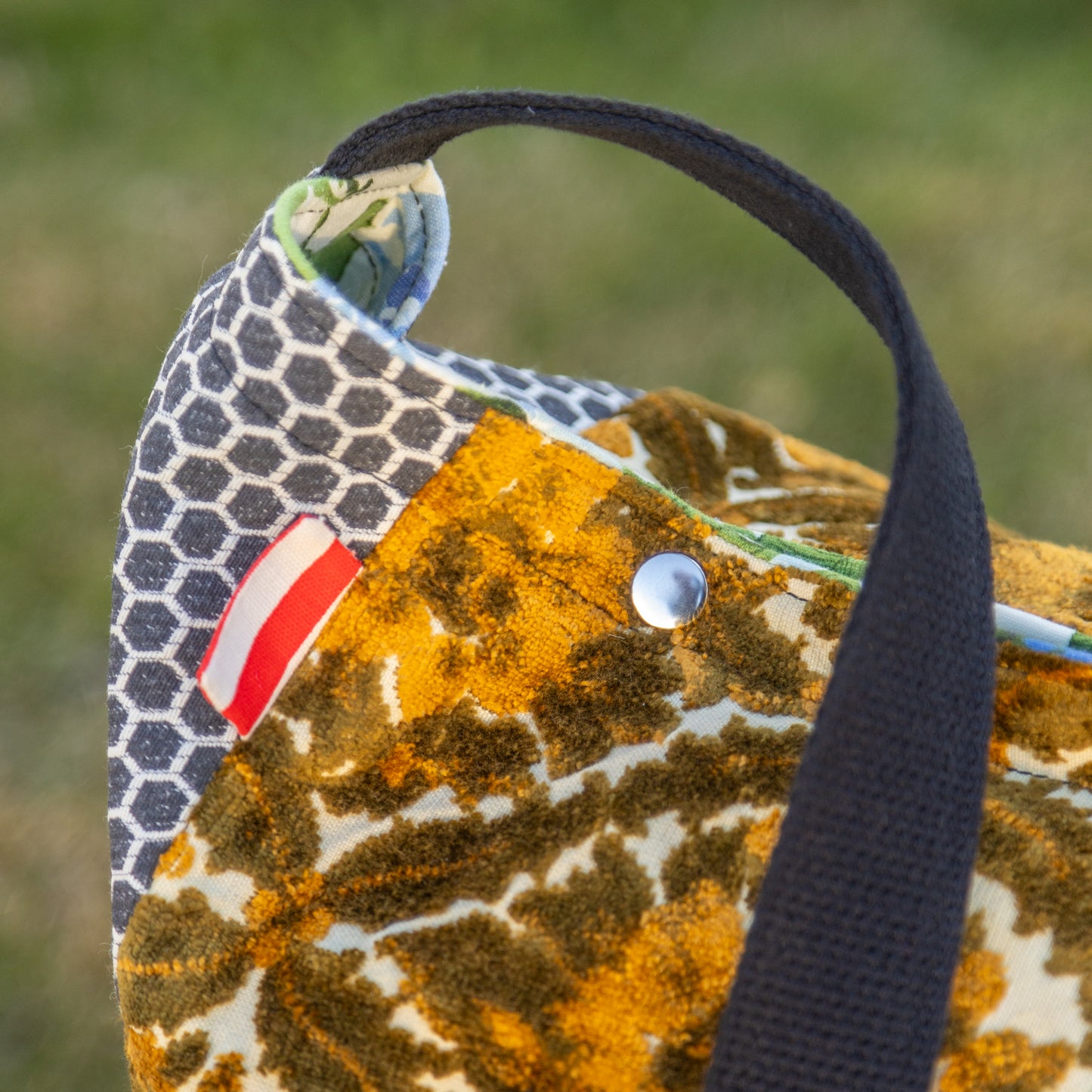Shoulder bag in sculpted orange and honeycomb