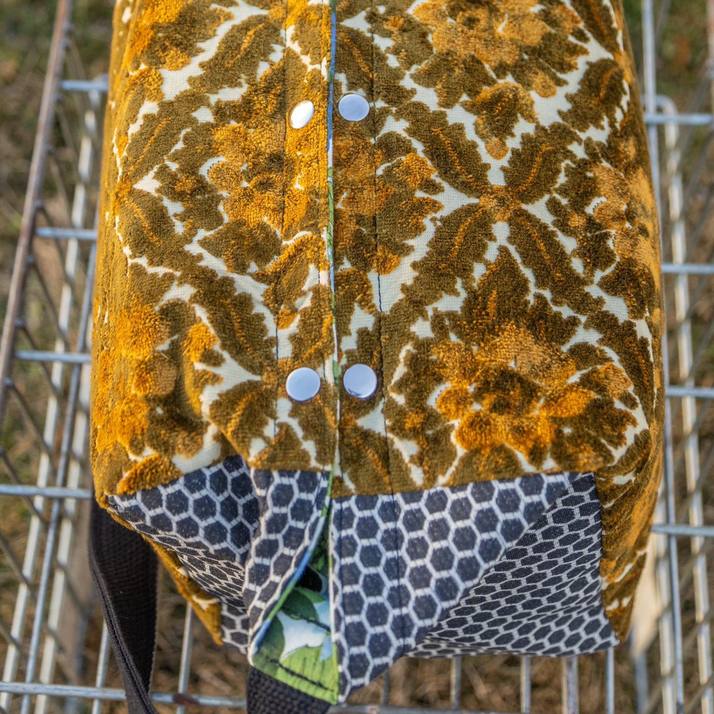 Shoulder bag in sculpted orange and honeycomb