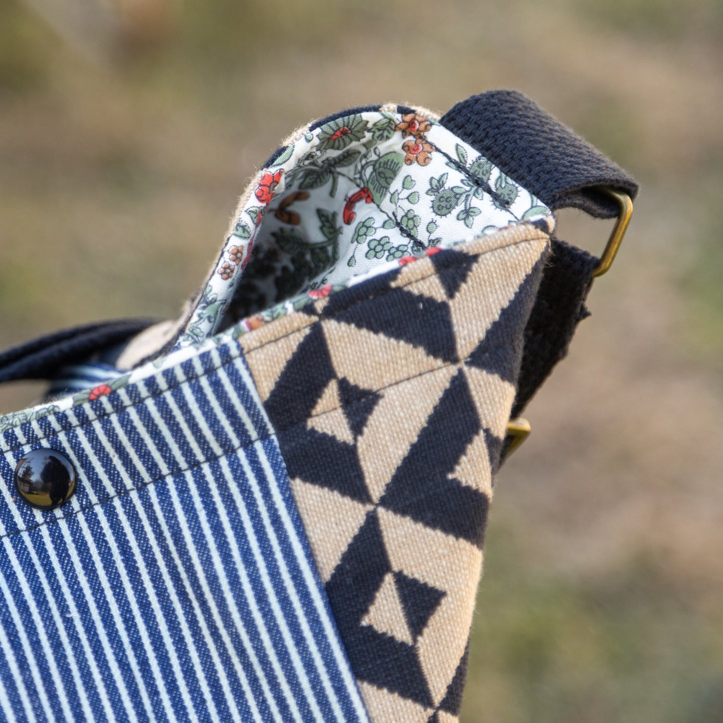 Shoulder bag in hickory stripe and diamond check