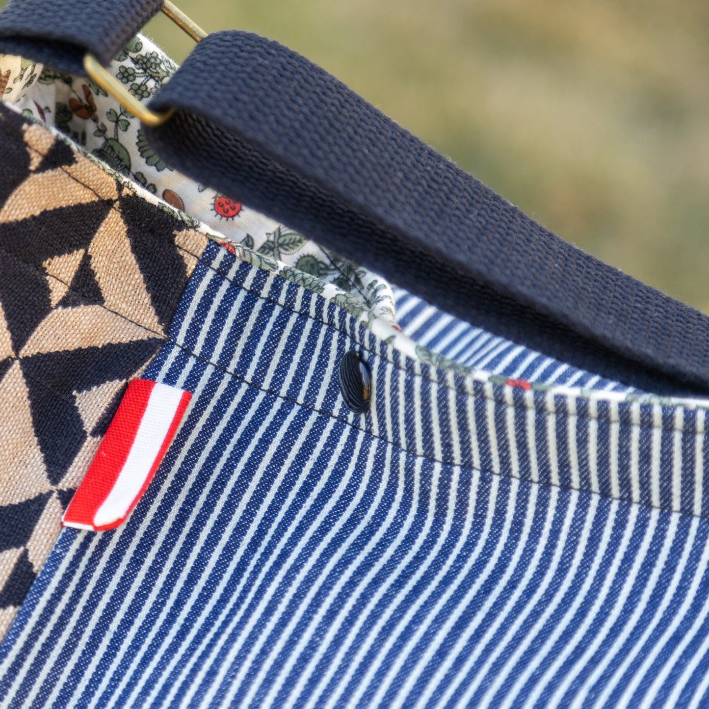 Shoulder bag in hickory stripe and diamond check