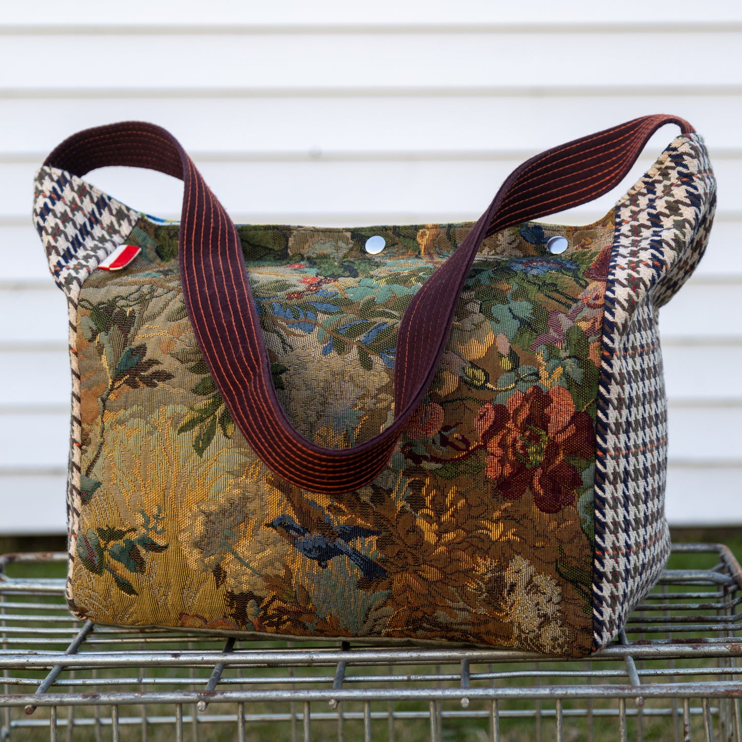 Shoulder bag in floral jacquard and classic houndstooth