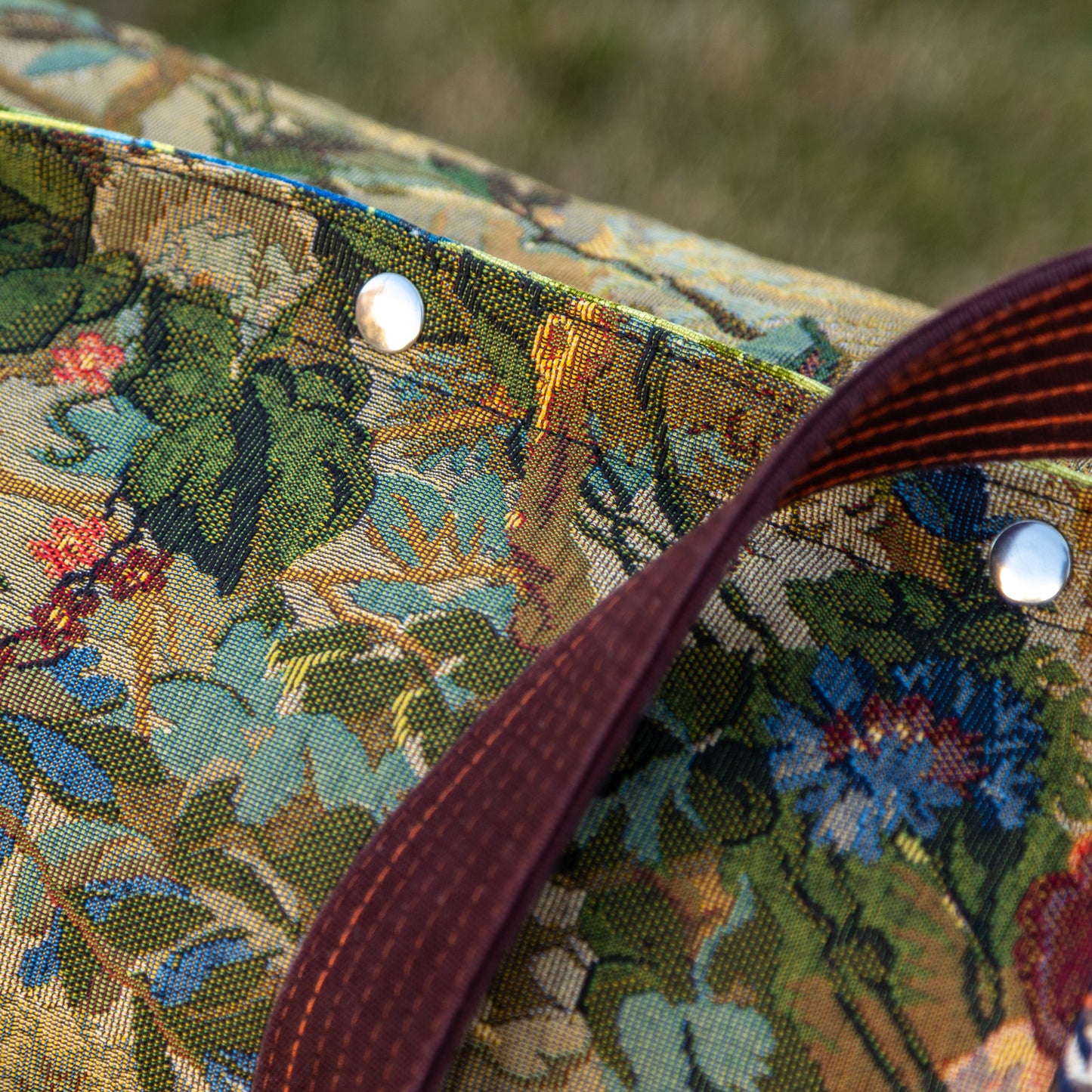 Shoulder bag in floral jacquard and classic houndstooth