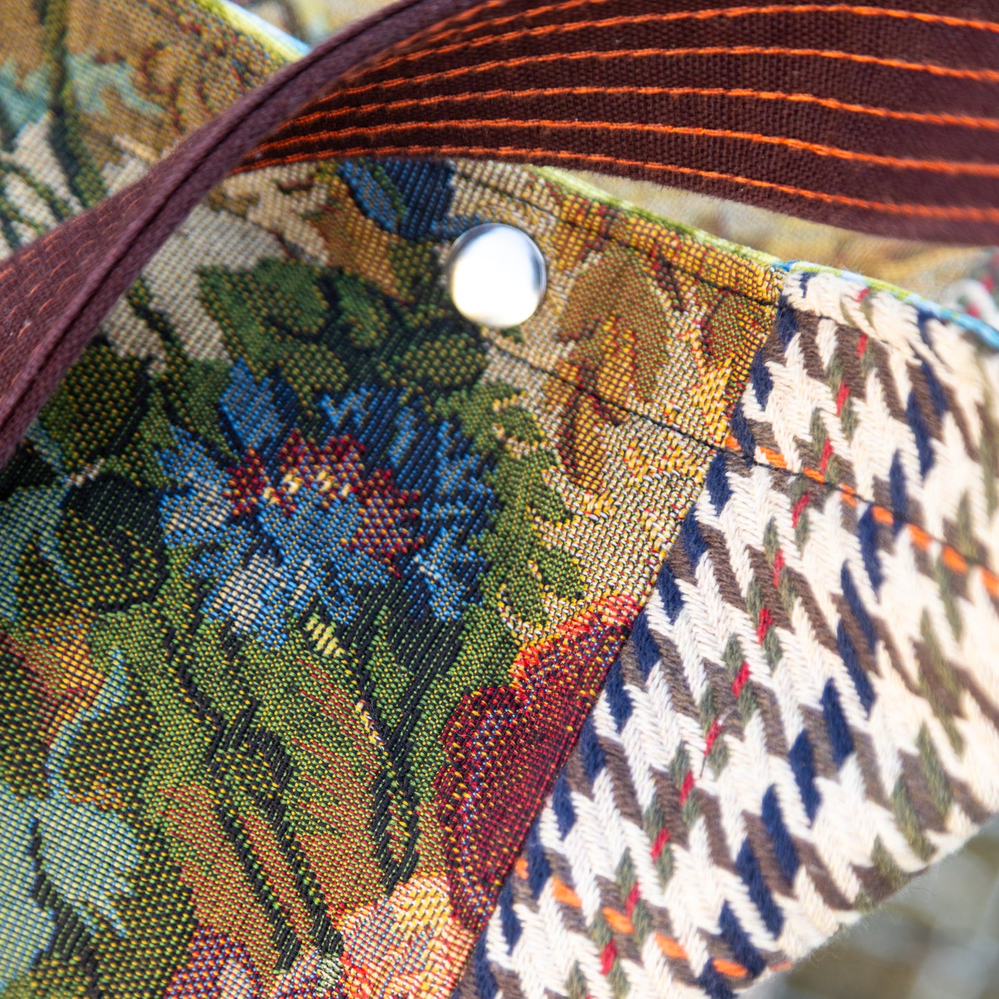Shoulder bag in floral jacquard and classic houndstooth