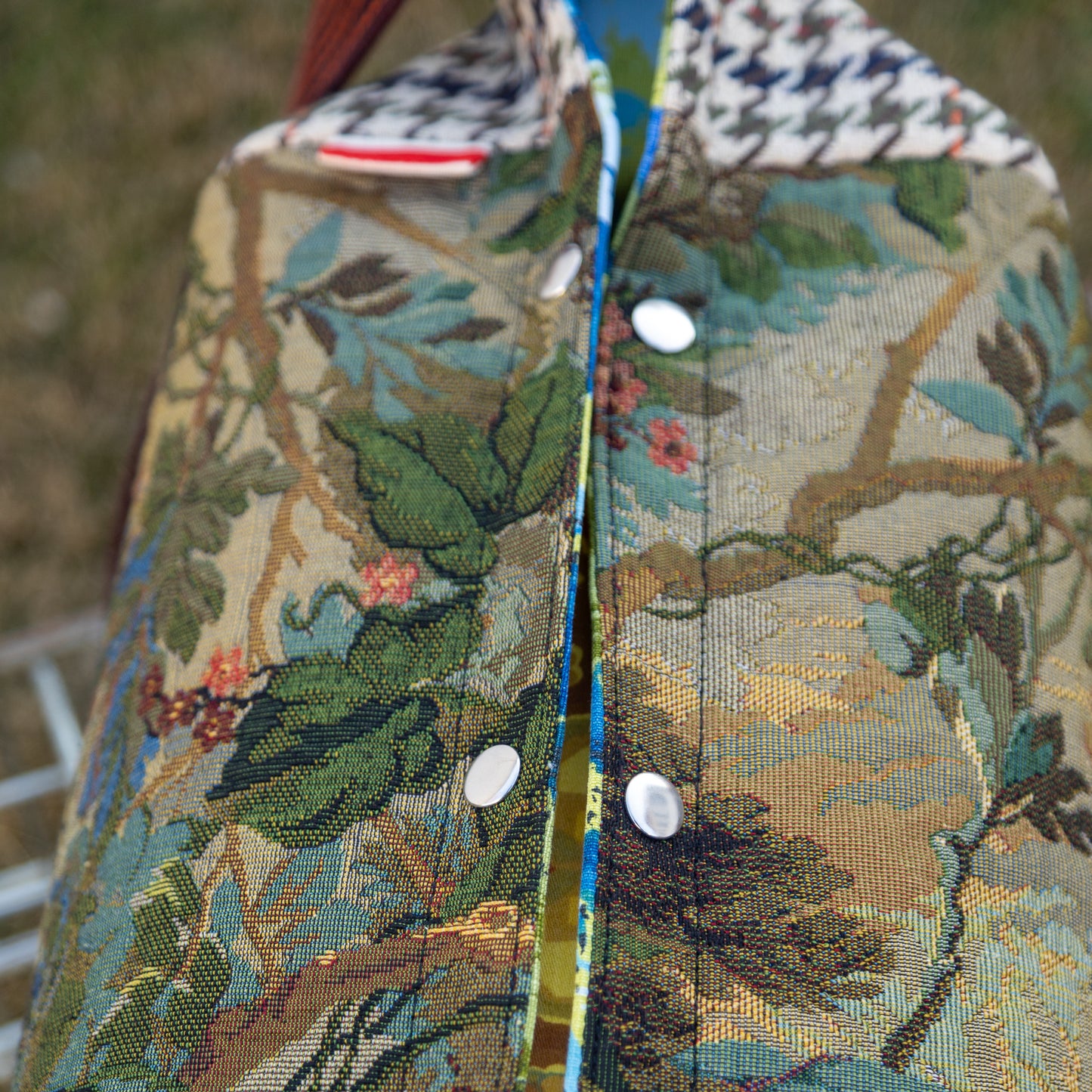 Shoulder bag in floral jacquard and classic houndstooth